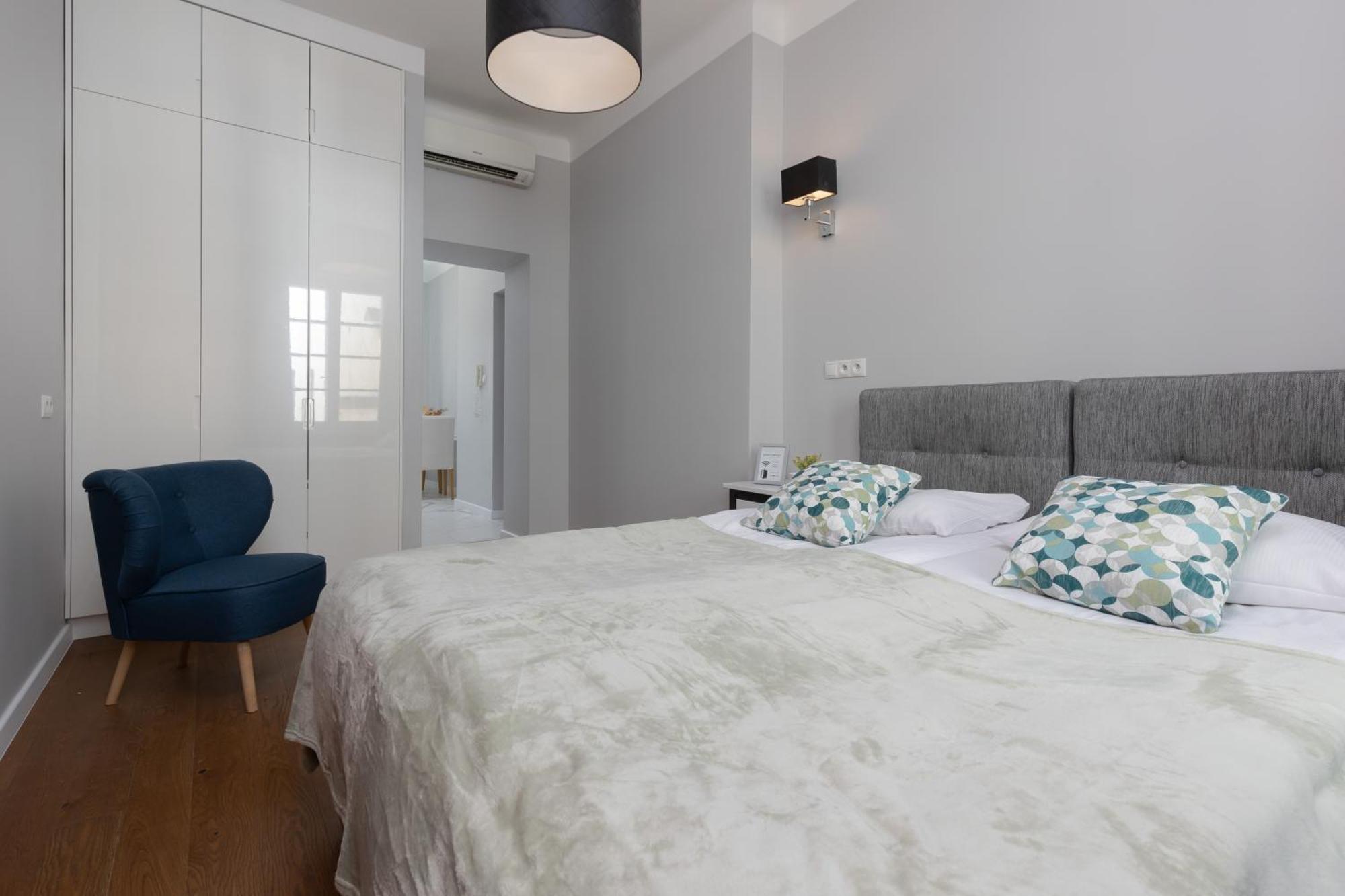 City Center Aparthotel Chmielna By Noclegi Renters Warsaw Exterior photo